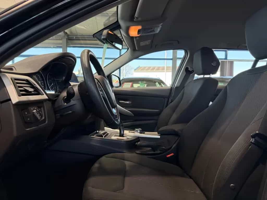 BMW 320 d Touring Advantage *HU/AU NEU*SHZ* 11/2018-photo-13