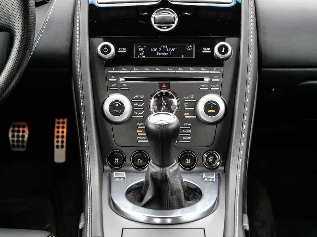 Aston Martin V8 Vantage Tungsten Silver 05/2011-photo-13