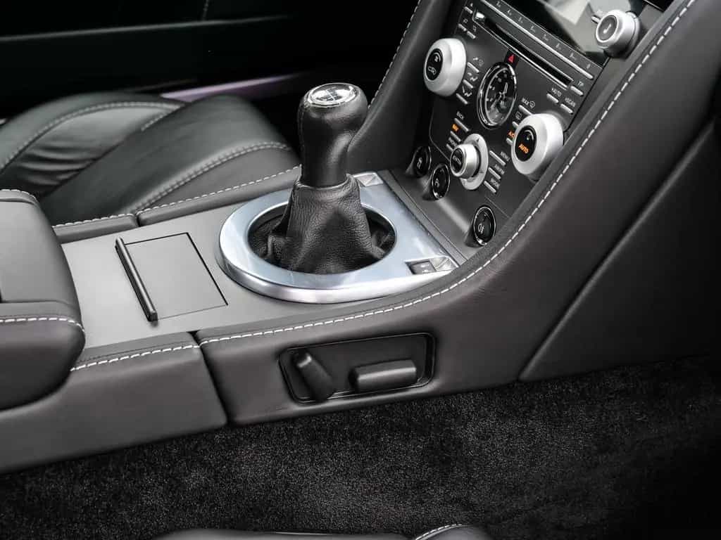 Aston Martin V8 Vantage Tungsten Silver 05/2011-photo-16