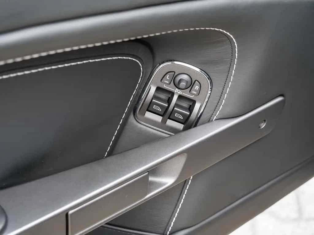 Aston Martin V8 Vantage Tungsten Silver 05/2011-photo-22