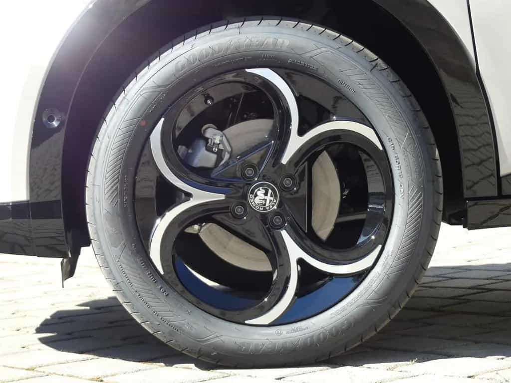 Alfa Romeo Junior IBRIDA TI 1.2 VGT 145PS DCT6 SCHIEBEDACH 05/2026-photo-36