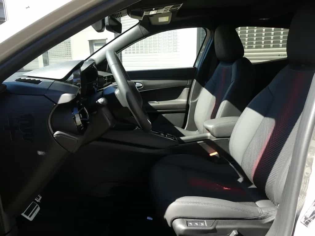 Alfa Romeo Junior IBRIDA TI 1.2 VGT 145PS DCT6 SCHIEBEDACH 05/2026-photo-9