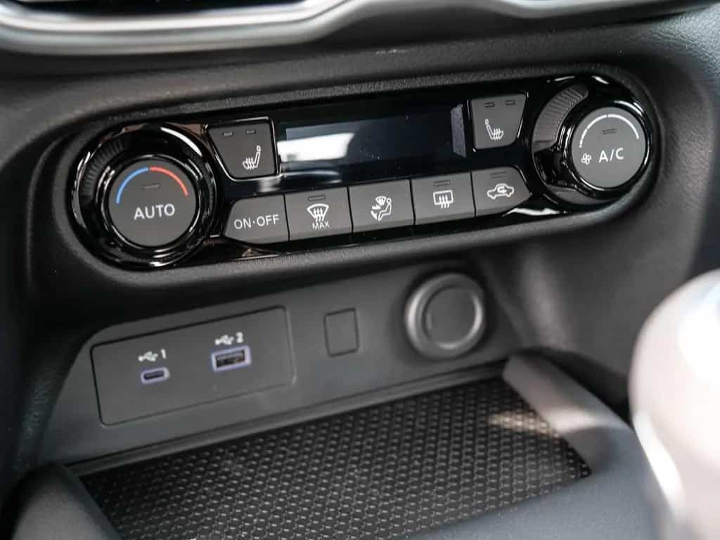 Nissan Juke Acenta 1.0 DIG-T 114PS 6MT Komfort-Paket Ni 04/2026-photo-15