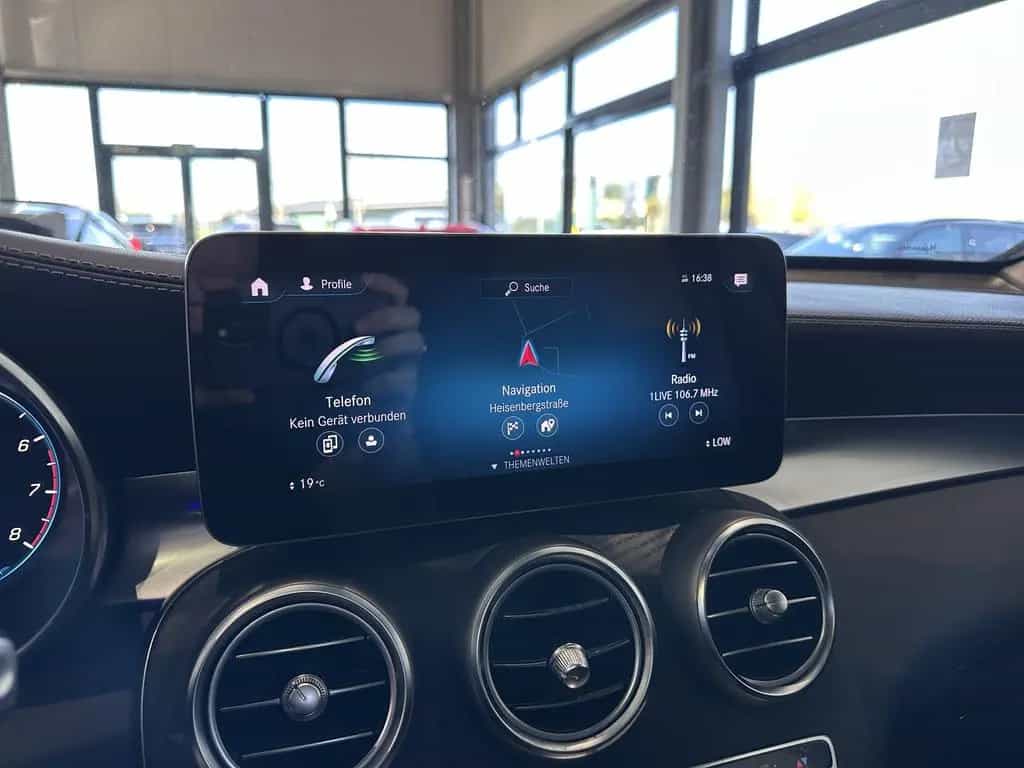 Mercedes-Benz GLC 300 4Matic *AMG, PANO, AHK, LED, SPURHALTE* 05/2020-photo-29
