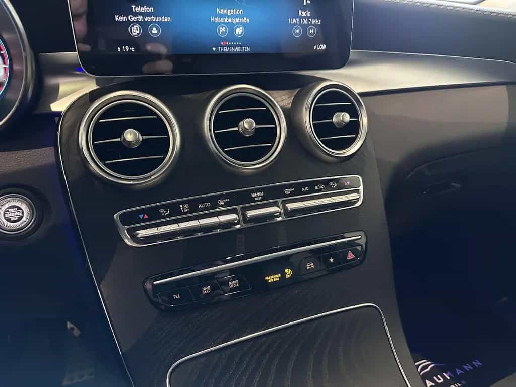 Mercedes-Benz GLC 300 4Matic *AMG, PANO, AHK, LED, SPURHALTE* 05/2020-photo-32