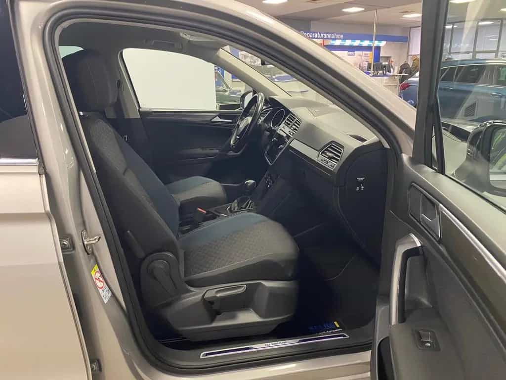 Volkswagen Tiguan Comfortline Android Auto+APP+NAVI+ACC+PDC 10/2019-photo-32