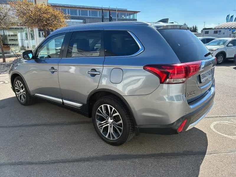 Mitsubishi Outlander 2.0 4WD CVT 7-Sitzer, Top 10/2017-photo-1