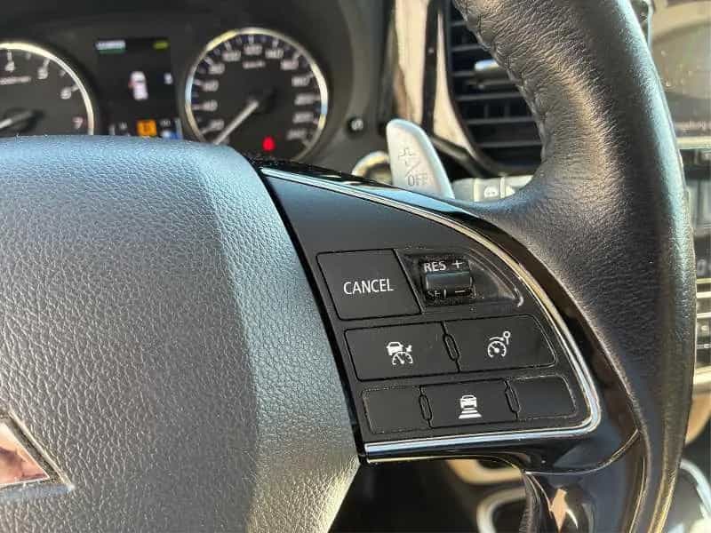 Mitsubishi Outlander 2.0 4WD CVT 7-Sitzer, Top 10/2017-photo-21