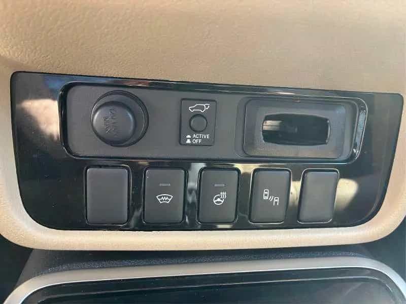 Mitsubishi Outlander 2.0 4WD CVT 7-Sitzer, Top 10/2017-photo-23