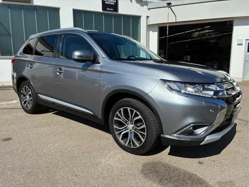 Mitsubishi Outlander 2.0 4WD CVT 7-Sitzer, Top 10/2017-photo-3