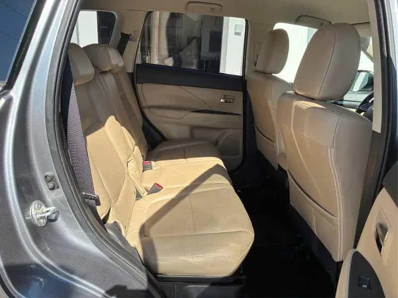 Mitsubishi Outlander 2.0 4WD CVT 7-Sitzer, Top 10/2017-photo-7