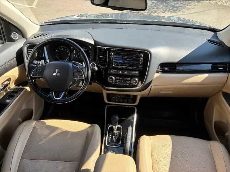 Mitsubishi Outlander 2.0 4WD CVT 7-Sitzer, Top 10/2017-photo-8