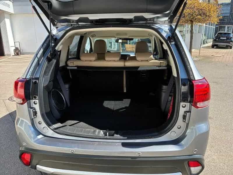 Mitsubishi Outlander 2.0 4WD CVT 7-Sitzer, Top 10/2017-photo-9