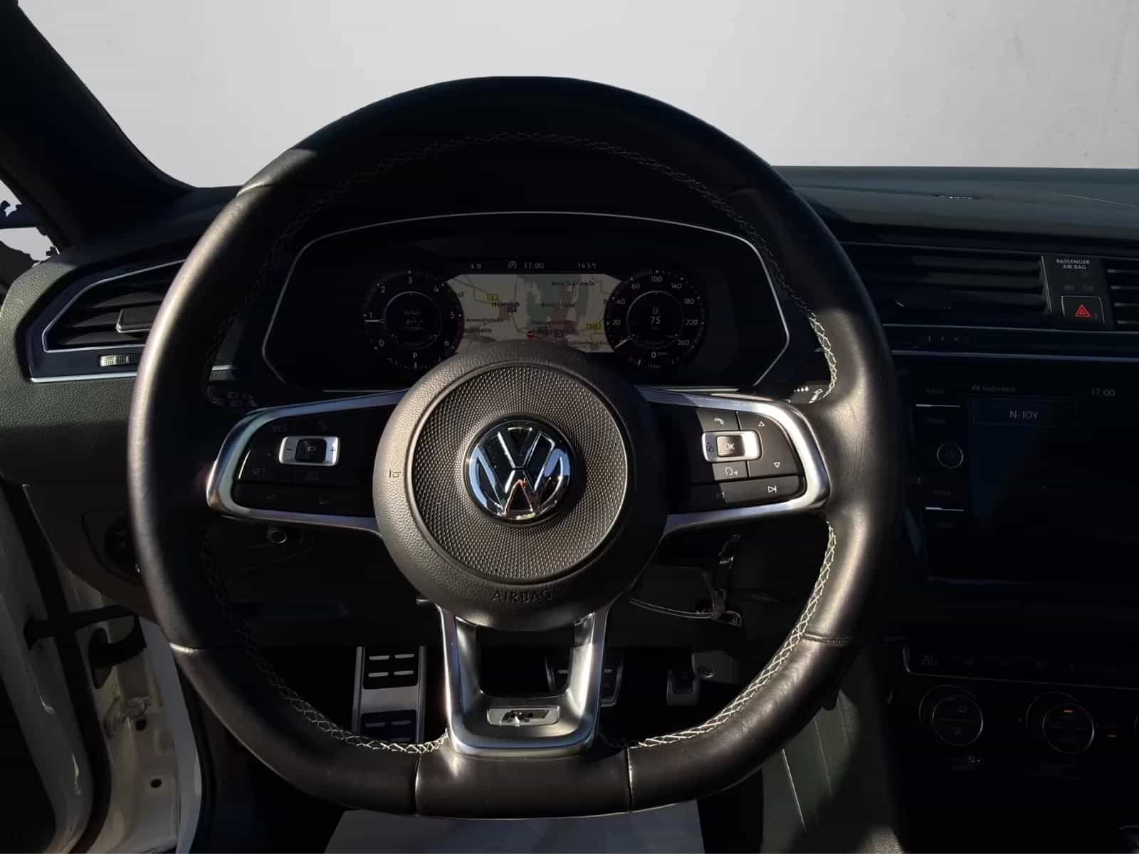 Volkswagen Tiguan 02/2018-photo-10