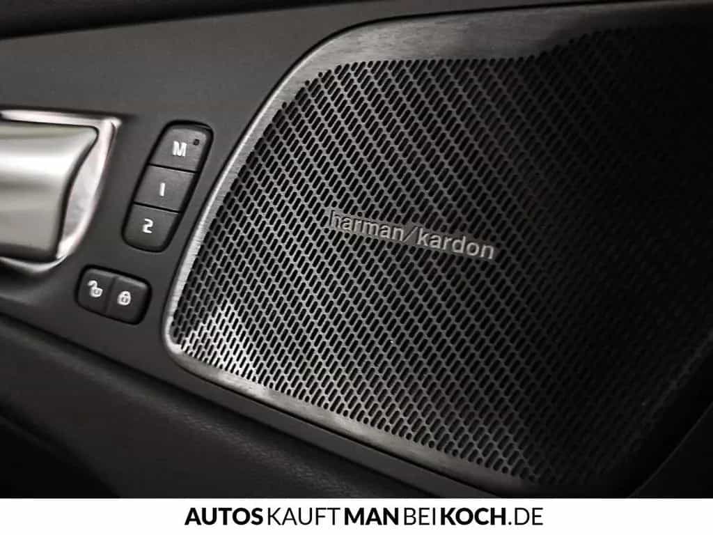 Volvo XC60 B4 D Plus Dark ACC BLIS AHK 4xSHz MEM VLED 01/2024-photo-19