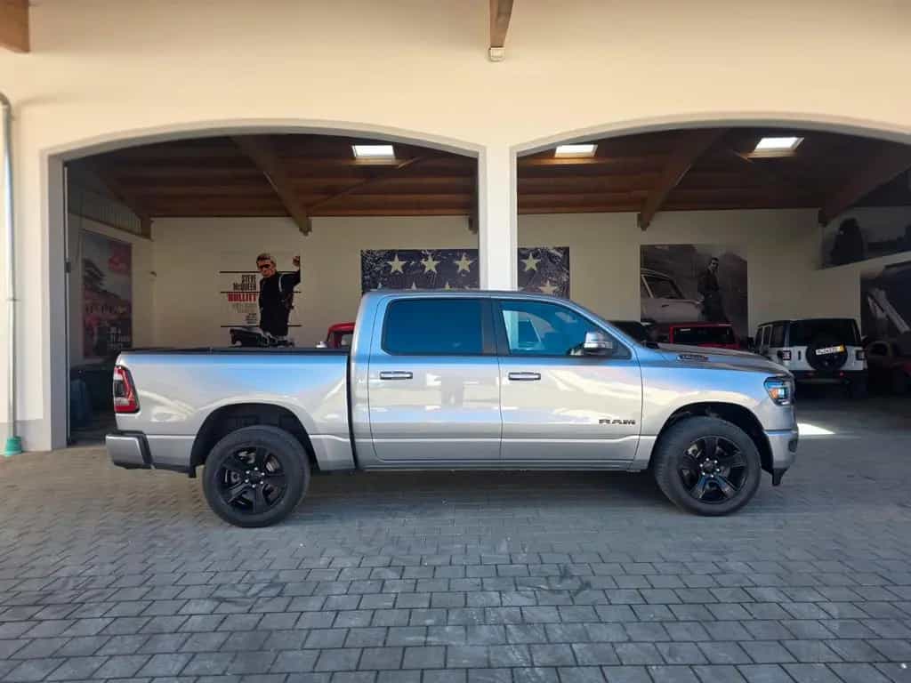 Dodge Ram 1500 5,7 Hemi BigHorn 4x4 + New TUV 07/2021-photo-10