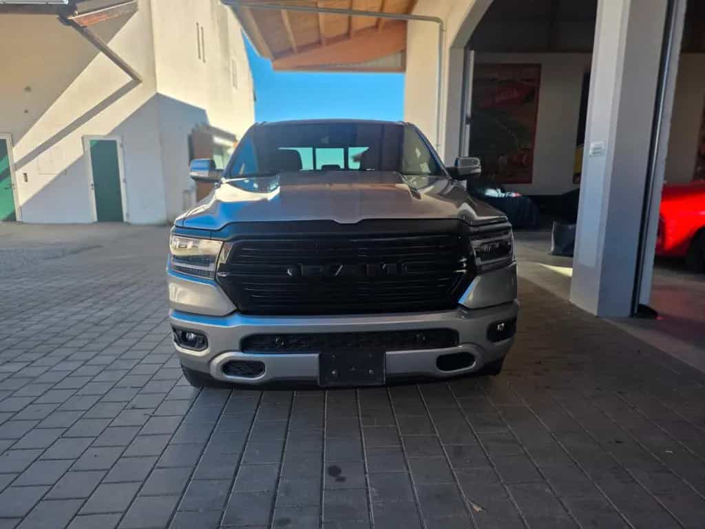Dodge Ram 1500 5,7 Hemi BigHorn 4x4 + New TUV 07/2021-photo-2