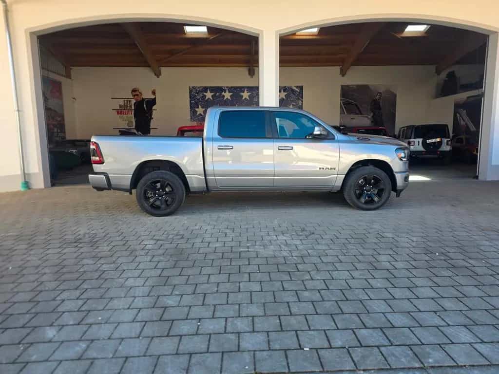 Dodge Ram 1500 5,7 Hemi BigHorn 4x4 + New TUV 07/2021-photo-6