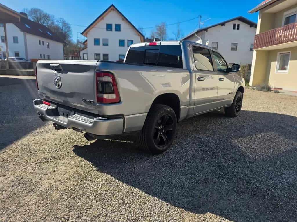 Dodge Ram 1500 5,7 Hemi BigHorn 4x4 + New TUV 07/2021-photo-8