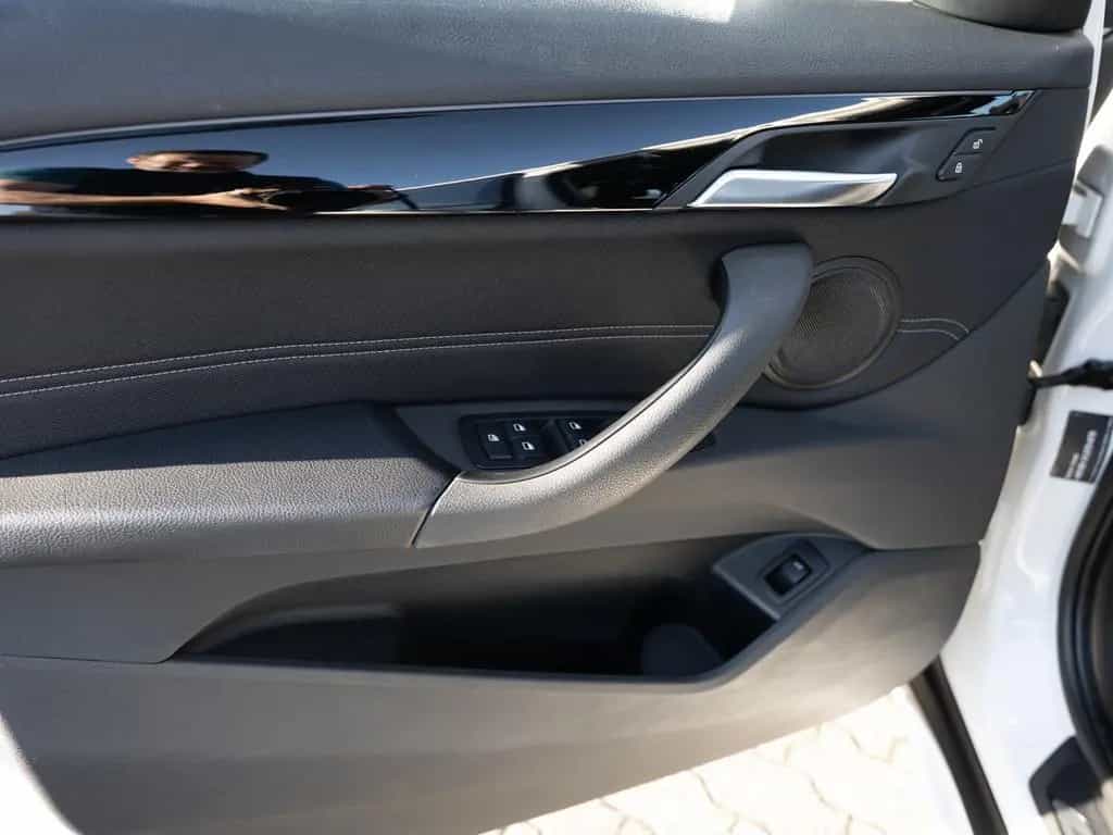 BMW X1 sDrive 18i Sport Line LED NAVI KAMERA SHZ PDC 10/2018-photo-27