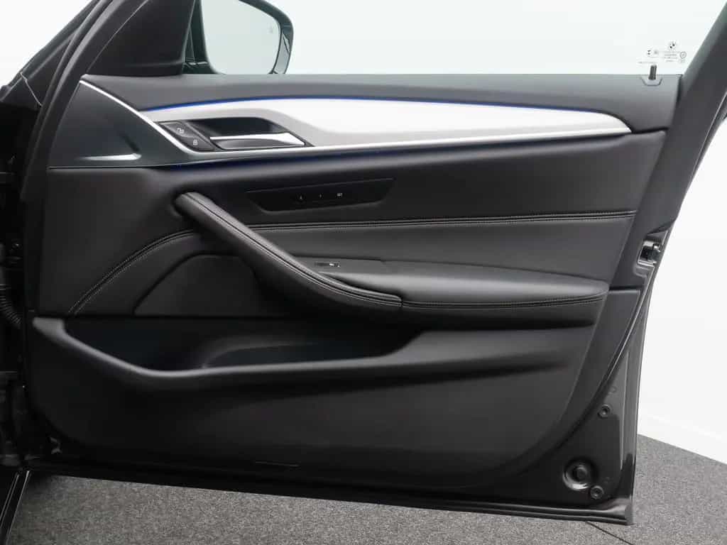 BMW 5 Series 520d xD  Kamera Laser HUD DAB AHK Komfort Alarm 03/2023-photo-31