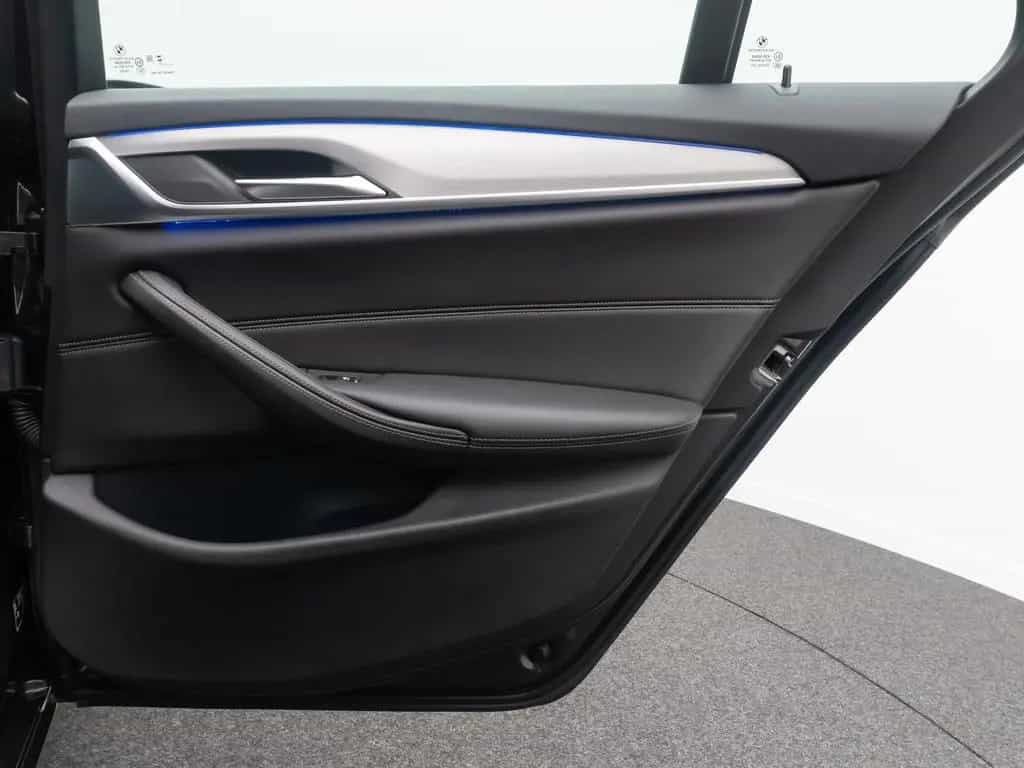 BMW 5 Series 520d xD  Kamera Laser HUD DAB AHK Komfort Alarm 03/2023-photo-32
