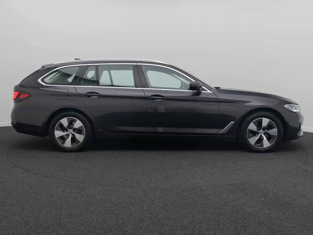 BMW 5 Series 520d xD  Kamera Laser HUD DAB AHK Komfort Alarm 03/2023-photo-4