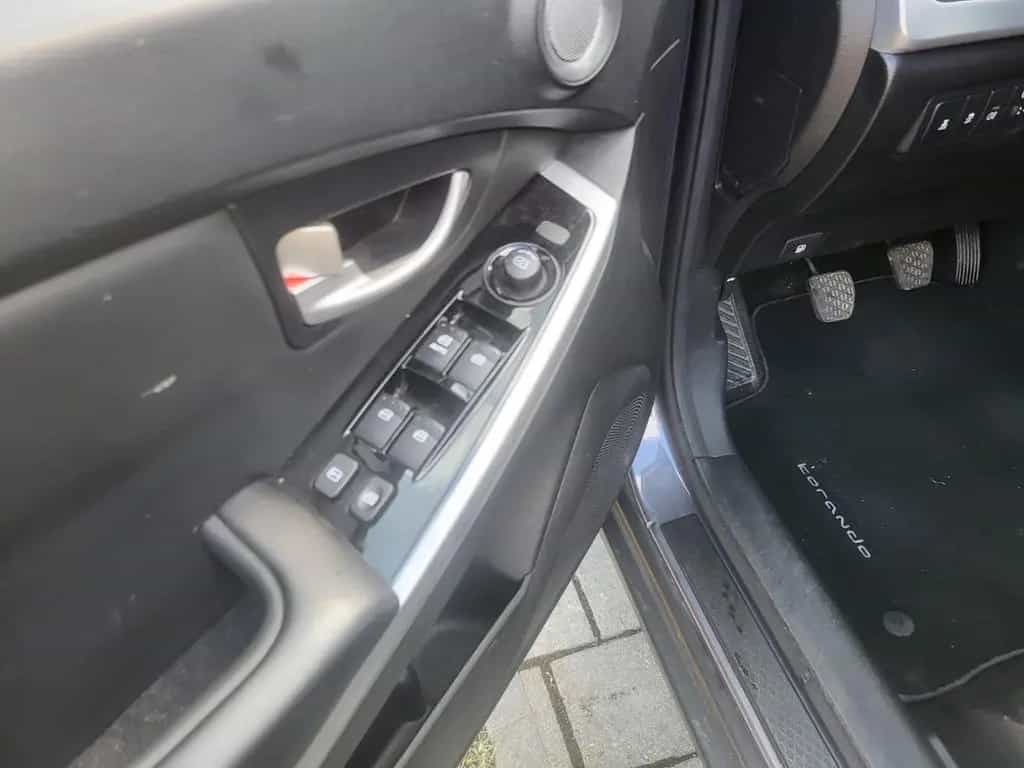 Ssangyong Korando 2.0d 4x4 90tkm Scheckheft TÜV 09/2015-photo-12