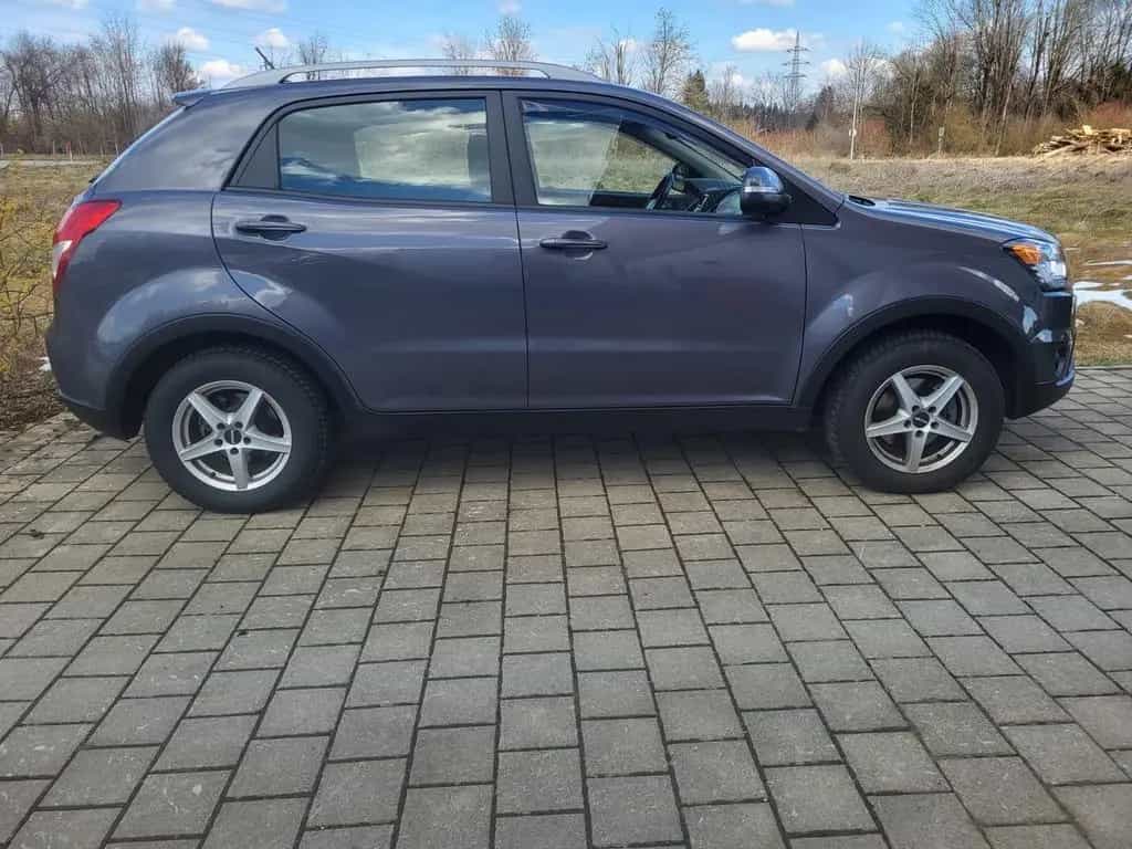 Ssangyong Korando 2.0d 4x4 90tkm Scheckheft TÜV 09/2015-photo-3