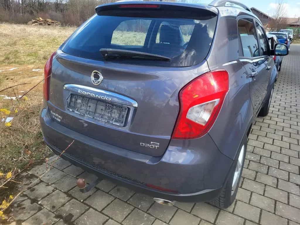 Ssangyong Korando 2.0d 4x4 90tkm Scheckheft TÜV 09/2015-photo-5