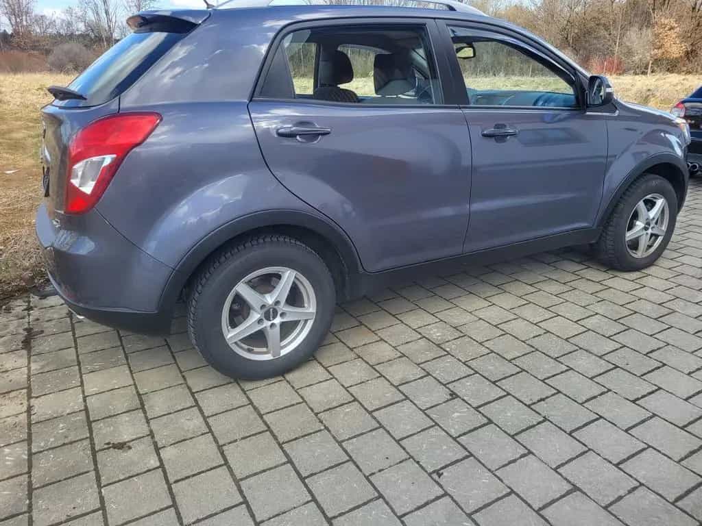 Ssangyong Korando 2.0d 4x4 90tkm Scheckheft TÜV 09/2015-photo-6
