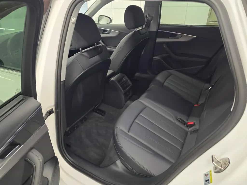 Audi A4 40 TFSI 2.0 S-tronic/MatrixLED/Vollleder/AHK 01/2023-photo-12