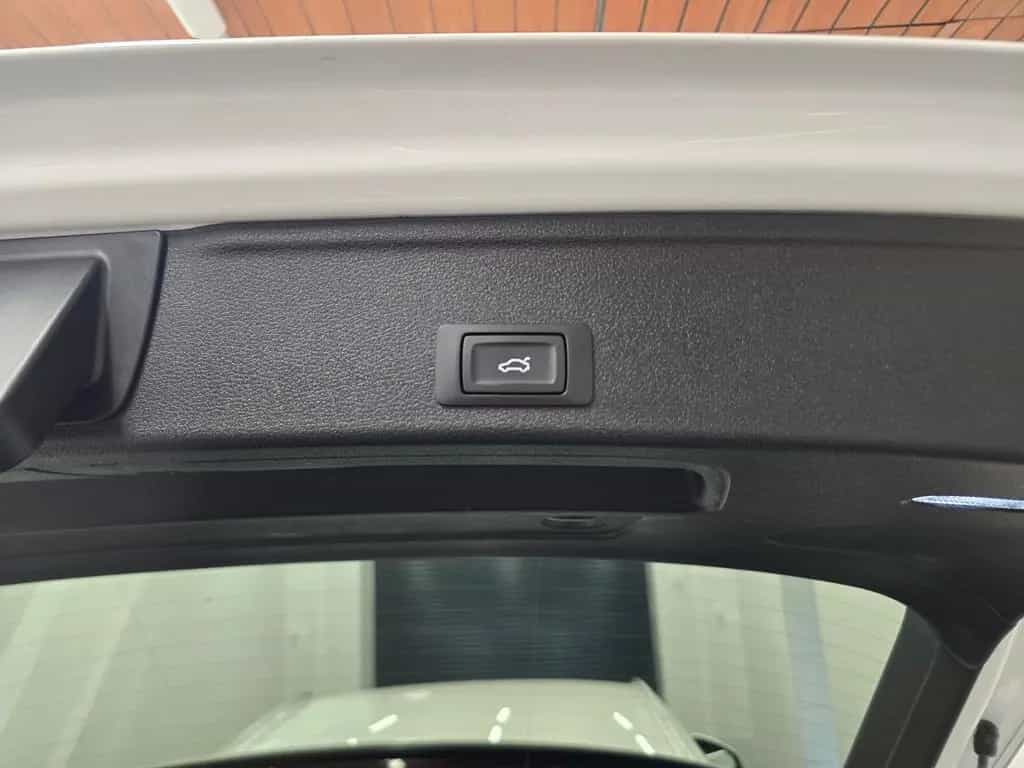 Audi A4 40 TFSI 2.0 S-tronic/MatrixLED/Vollleder/AHK 01/2023-photo-19