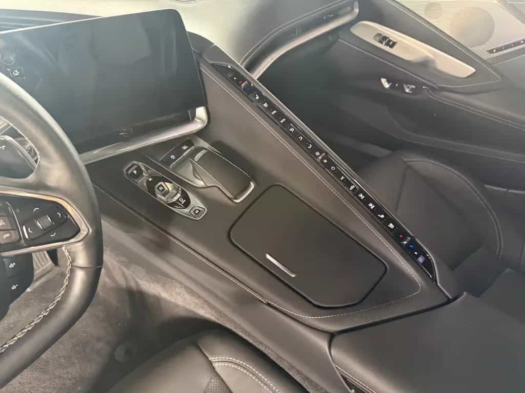 Corvette C8 Coupé/Targa++2LT++UNFALLFREI 09/2024-photo-18
