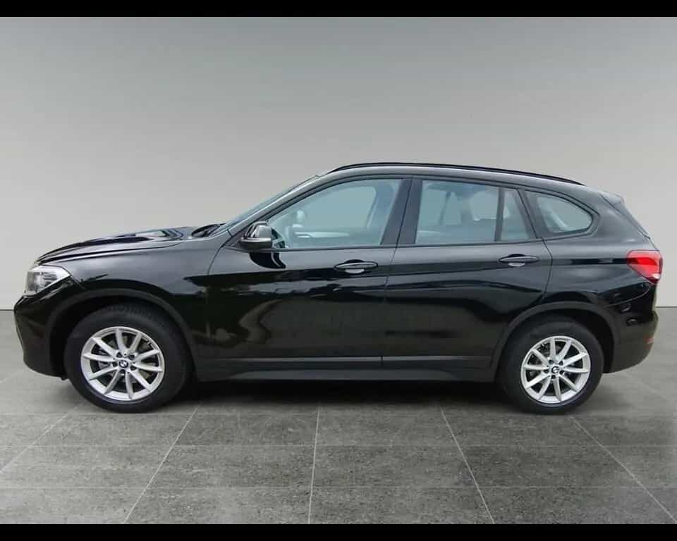 BMW X1 18 d xLine Plus sDrive Steptronic 02/2022-photo-3