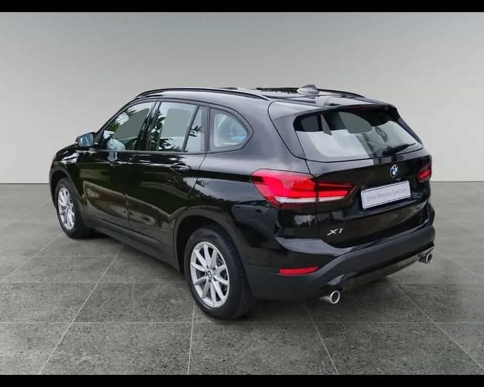 BMW X1 18 d xLine Plus sDrive Steptronic 02/2022-photo-4