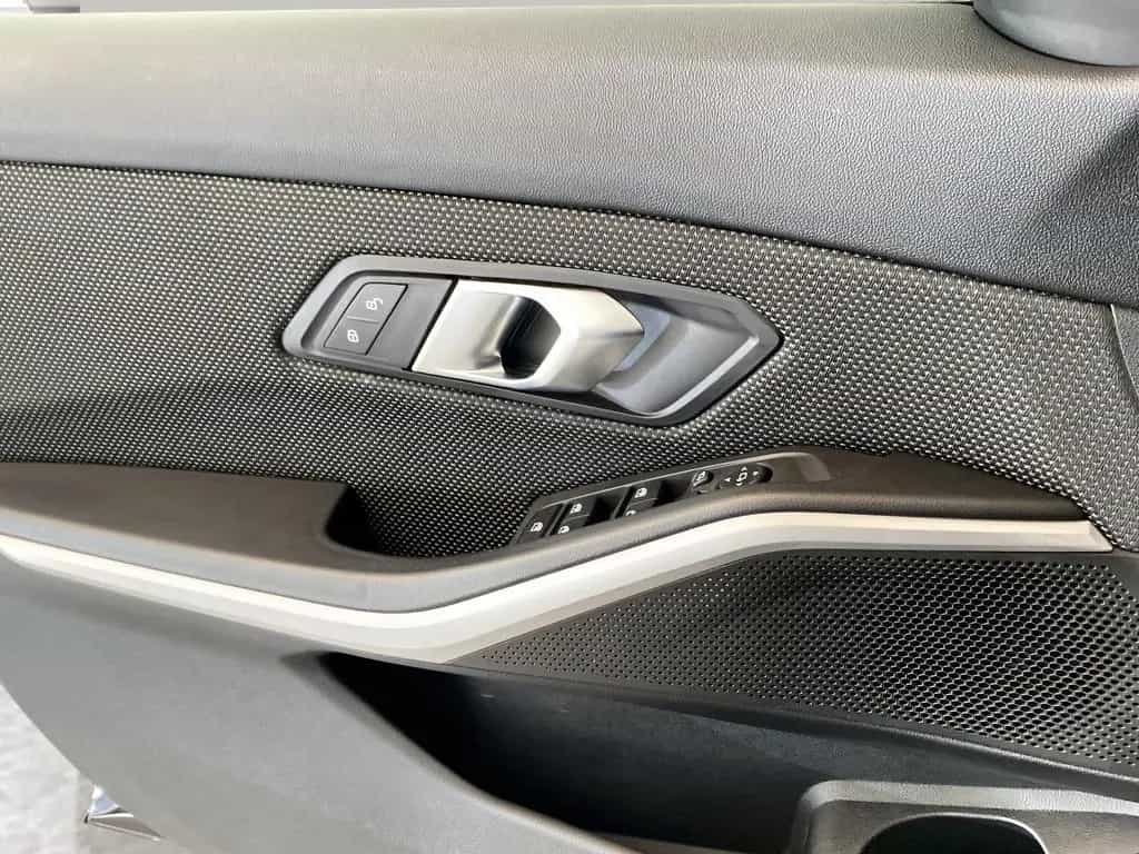 BMW 320 d Touring LiveCockpitProf Kamera Sitzheizung 03/2023-photo-15