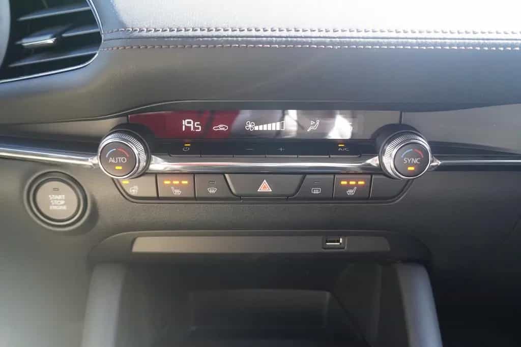 Mazda 3 2.0 M-Hybrid Selection LED Navi Head-Up Kamera 12/2019-photo-24