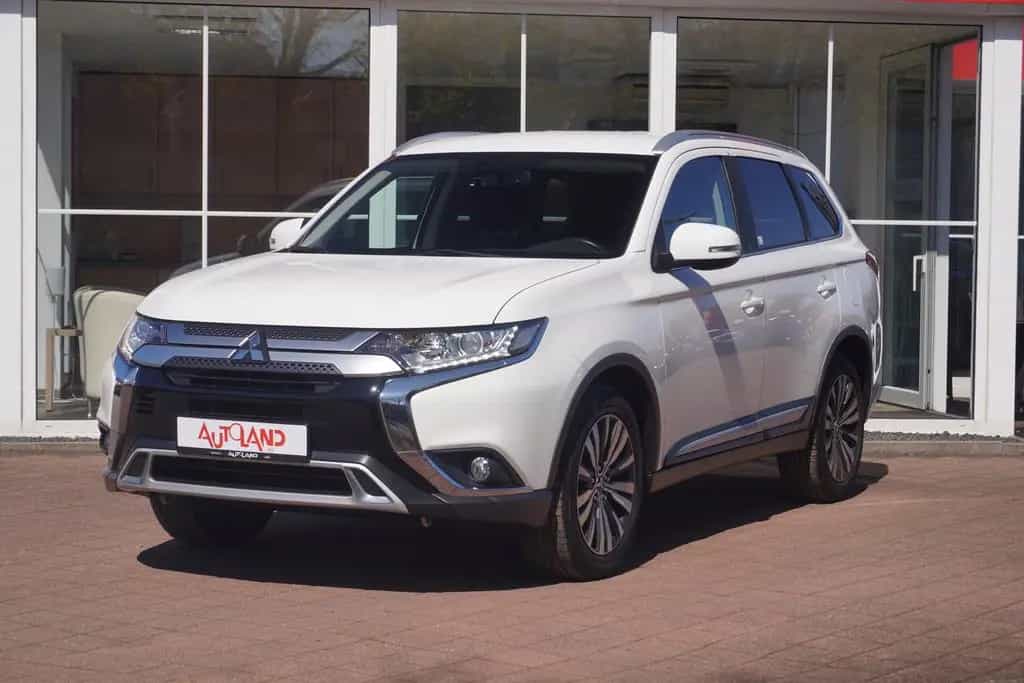 Mitsubishi Outlander 2.0 MIVEC Diamant Aut. Navi Kamera AHK 06/2020-photo-1
