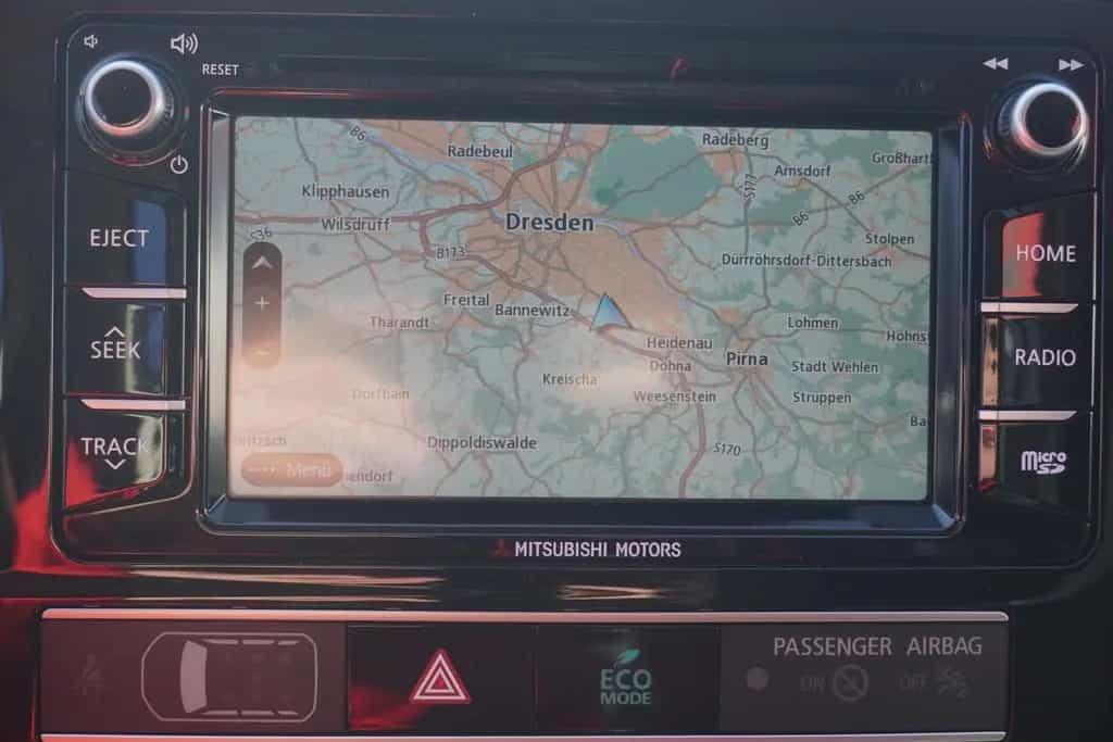 Mitsubishi Outlander 2.0 MIVEC Diamant Aut. Navi Kamera AHK 06/2020-photo-10
