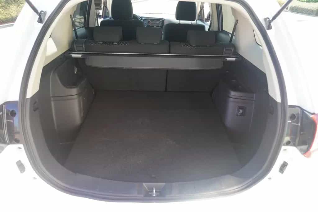Mitsubishi Outlander 2.0 MIVEC Diamant Aut. Navi Kamera AHK 06/2020-photo-28