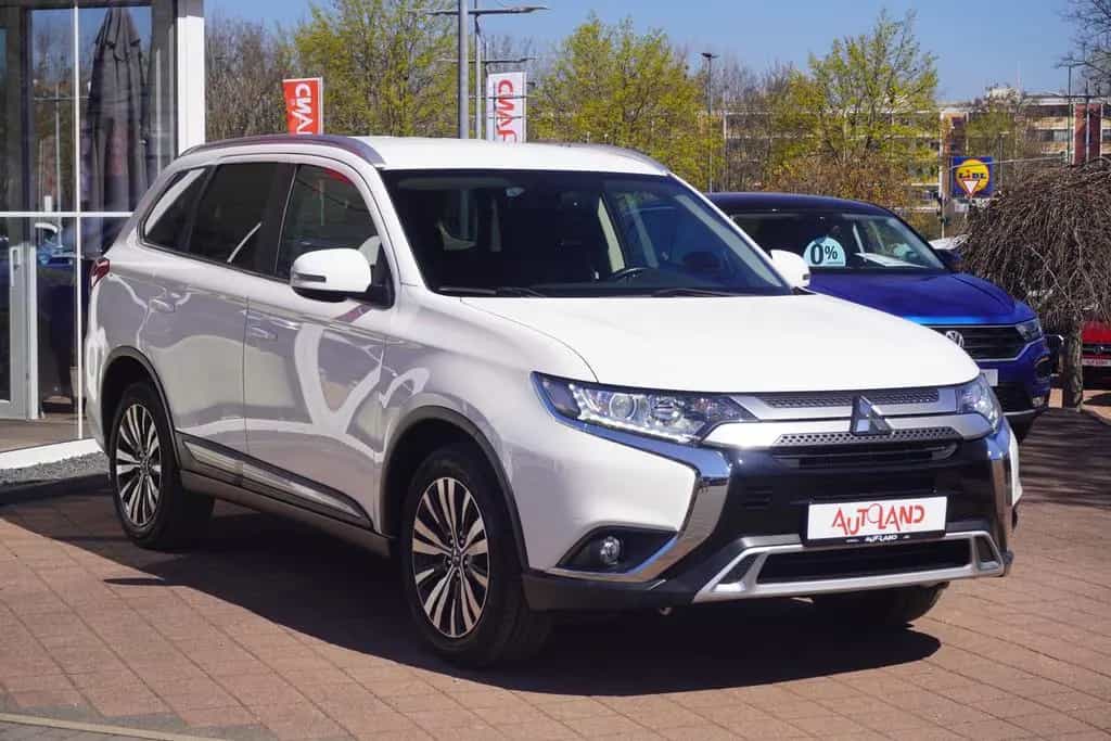 Mitsubishi Outlander 2.0 MIVEC Diamant Aut. Navi Kamera AHK 06/2020-photo-4