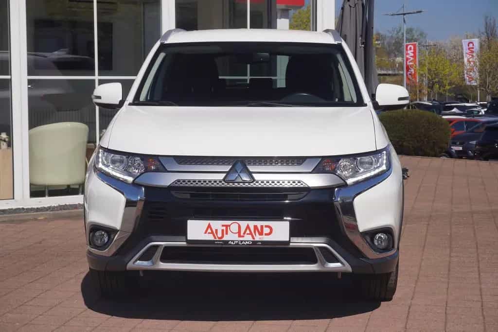 Mitsubishi Outlander 2.0 MIVEC Diamant Aut. Navi Kamera AHK 06/2020-photo-5
