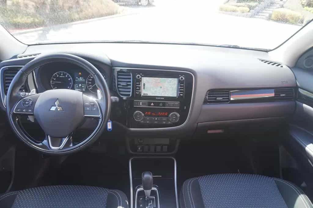 Mitsubishi Outlander 2.0 MIVEC Diamant Aut. Navi Kamera AHK 06/2020-photo-7
