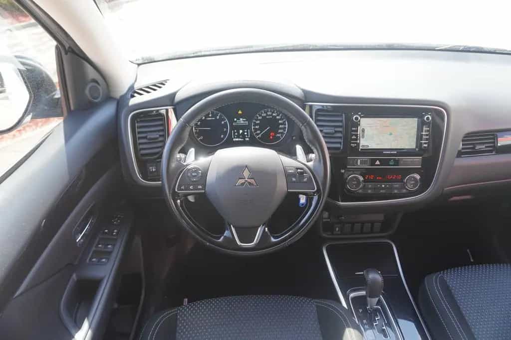 Mitsubishi Outlander 2.0 MIVEC Diamant Aut. Navi Kamera AHK 06/2020-photo-8