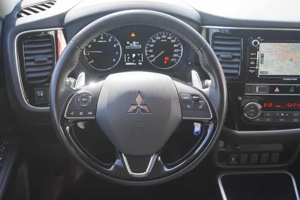 Mitsubishi Outlander 2.0 MIVEC Diamant Aut. Navi Kamera AHK 06/2020-photo-9