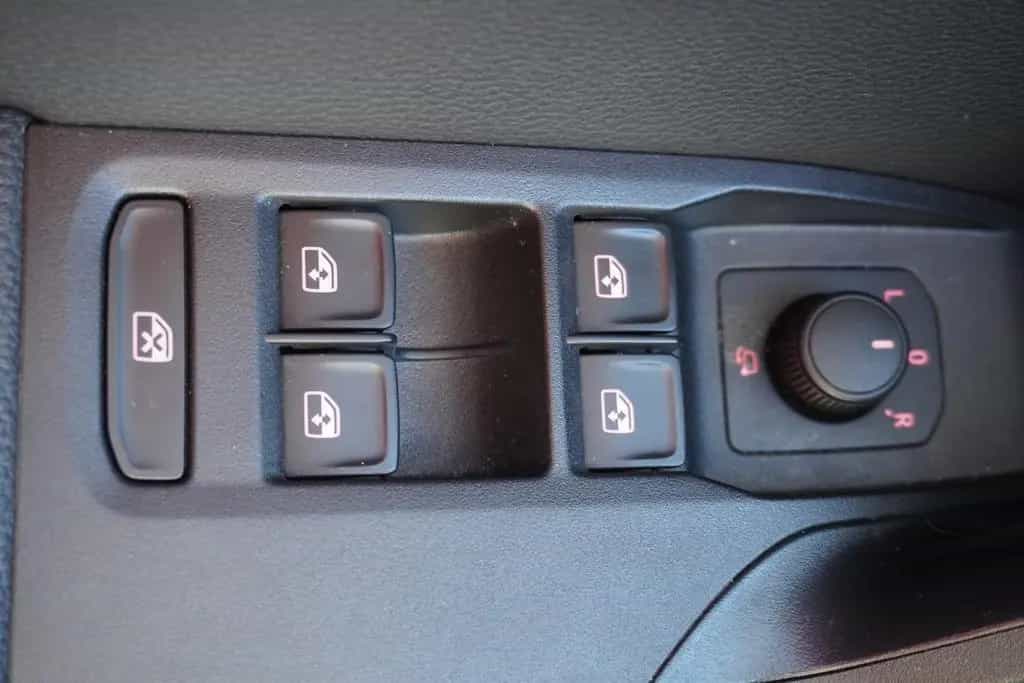 Seat Arona 1.0 TSI DSG Xcellence LED Navi Sitzheizung 03/2021-photo-21