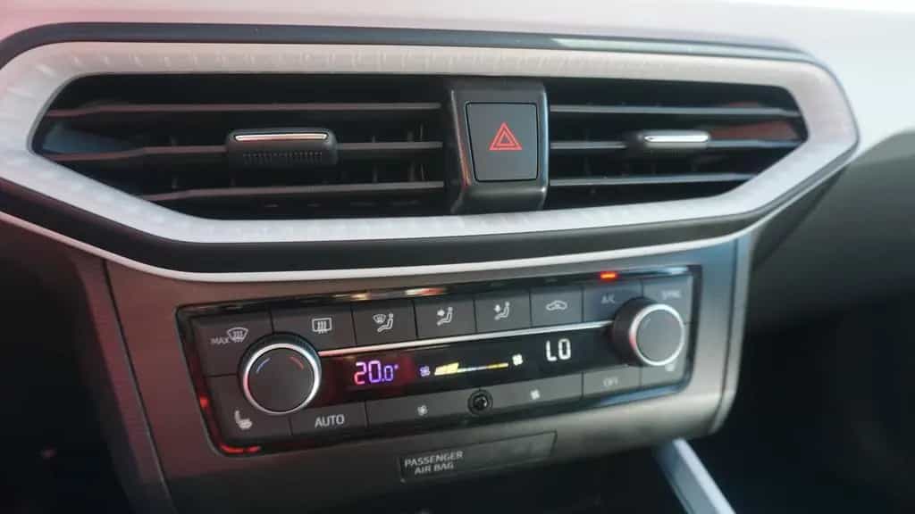 Seat Arona 1.0 TSI Sitzheizung Spurhalte PDC 03/2023-photo-19
