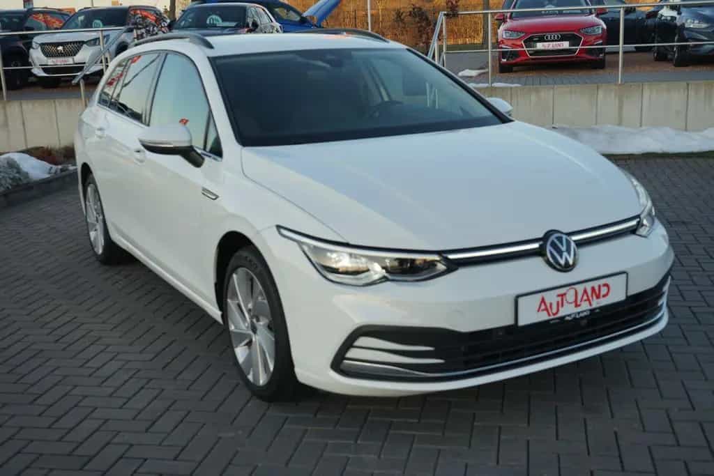 Volkswagen Golf Variant 1.5 eTSI DSG Style LED Navi ACC AHK 08/2021-photo-3