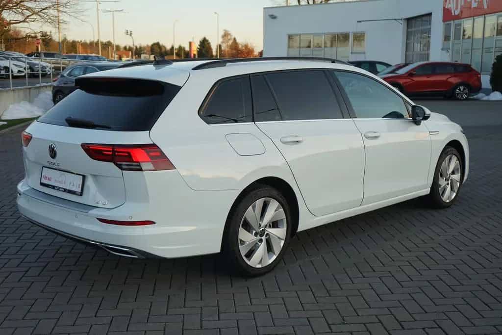 Volkswagen Golf Variant 1.5 eTSI DSG Style LED Navi ACC AHK 08/2021-photo-5